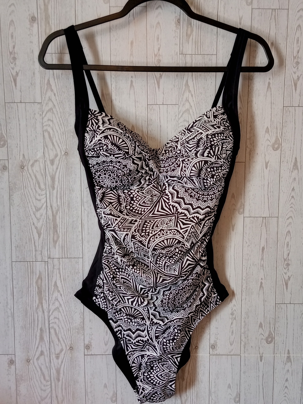 Emerald Bay Black & White Abstract One-Piece Swimsuit Women's Size 12